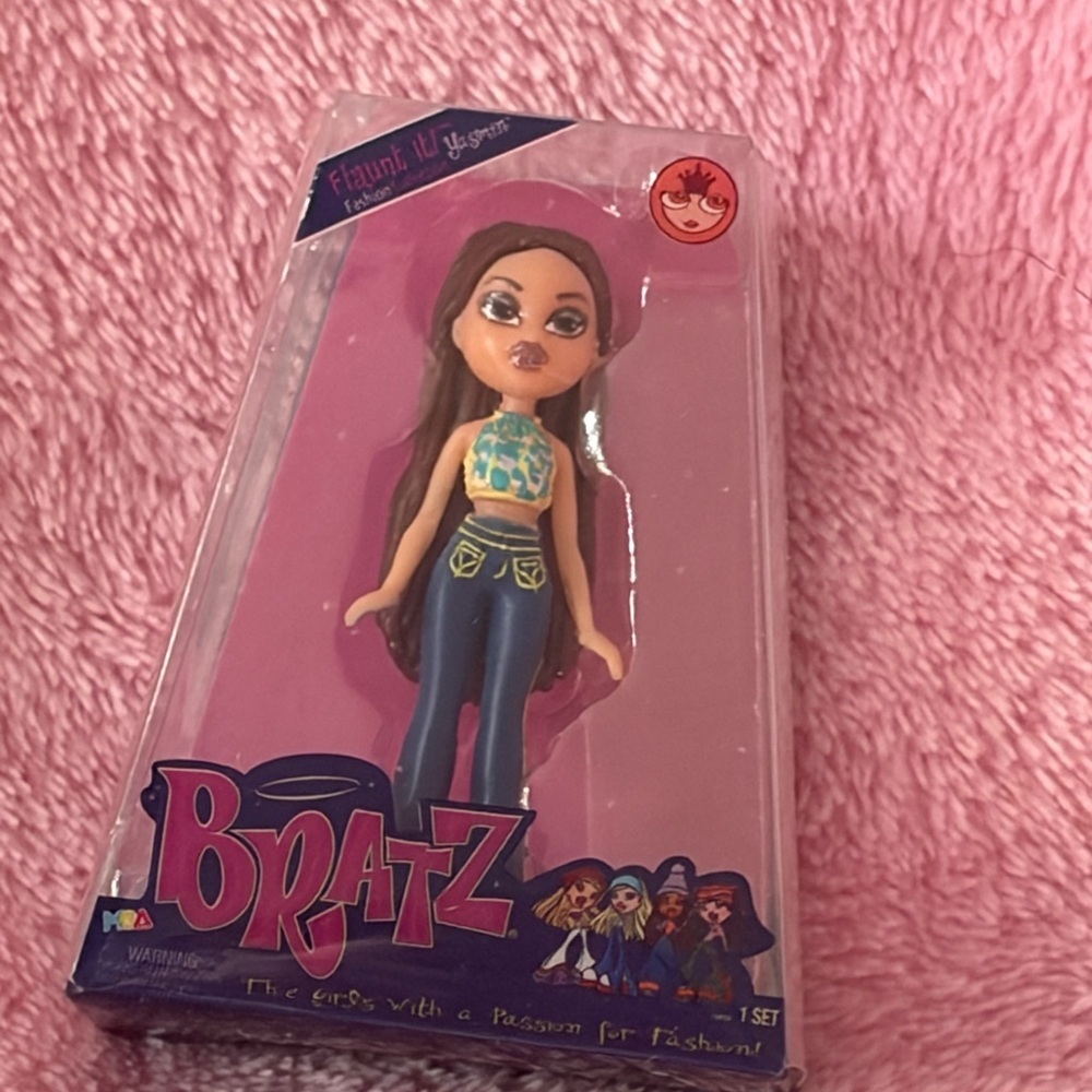 Mini bratz flaunt it fashion Yasmin
